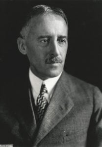 Henry Stimson, Bild: By Harris & Ewing [Public domain], <a href="https://commons.wikimedia.org/wiki/File%3AHenry_Stimson%2C_Harris_%26_Ewing_bw_photo_portrait%2C_1929.jpg">via Wikimedia Commons</a>