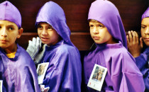 Ostern-Antigua-Kinder-Traeger, Guatemala