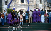 Ostern-Antigua-Zuschauer, Guatemala