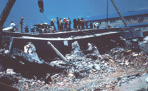Erdbebenschäden in Mexico City, By United States Geological Survey [Public domain], <a href="https://commons.wikimedia.org/wiki/File%3A1985_Mexico_Earthquake_-_Collapsed_General_Hospital.jpg">via Wikimedia Commons</a>