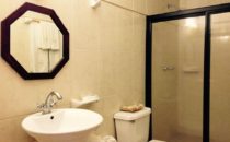 Castelmar bathroom