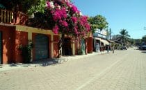 Straße in San Agustinillo, Pazifikküste Mexiko